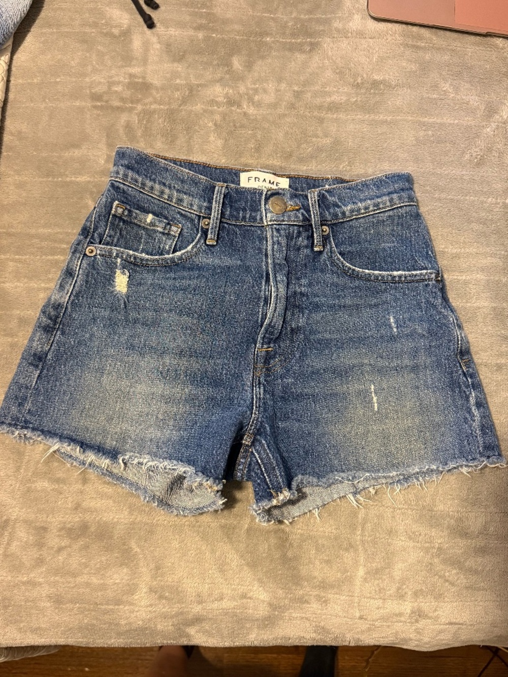 Frame - Le Vintage Short in Superstition Size 23